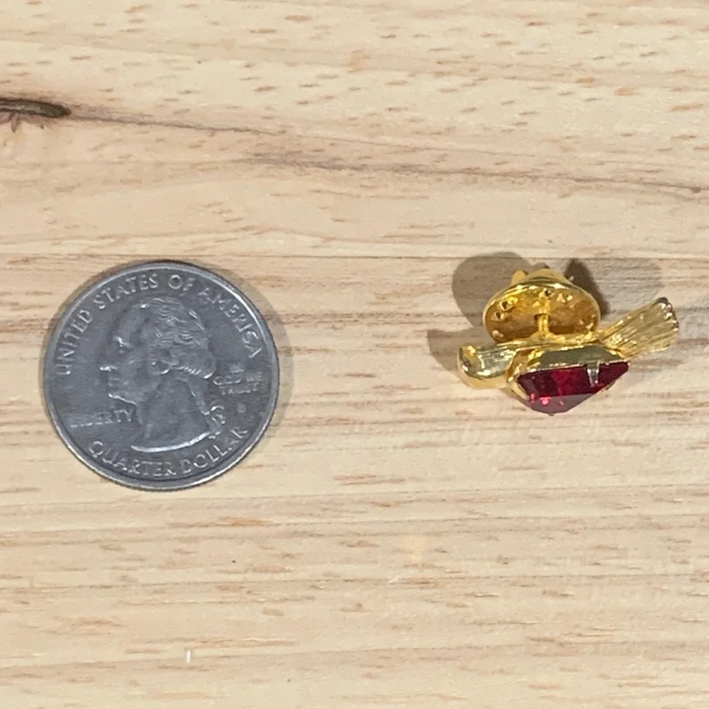 Cardinal Bird Pin Women Gold Tone Red Crystal Holiday Nature Gift Unbranded